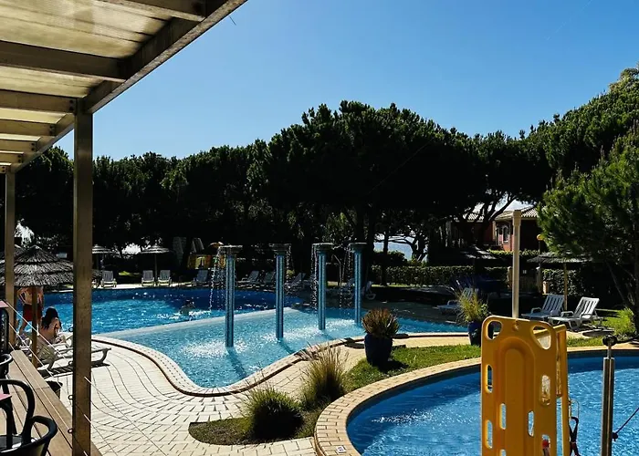 Bicos 7 - Shared Pool - 6 Guests - Apartment *